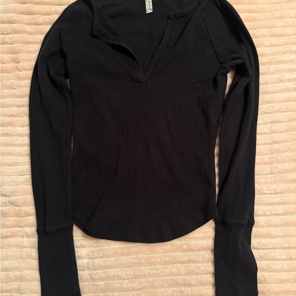 UO Women's Black Long Sleeve Top